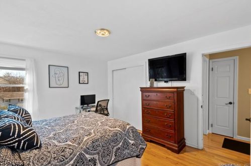 54 Piping Rock Dr, Waterbury CT  06706-2425 exterior