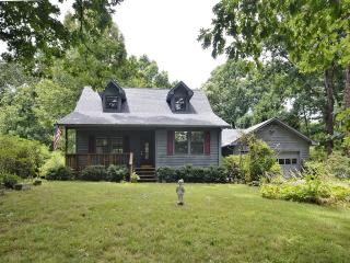 16 Oakwood Rd, Biltmore Lake, NC 28715-9584