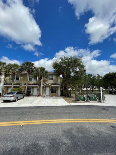 12001 2nd St, Hollywood, FL 33025-5915