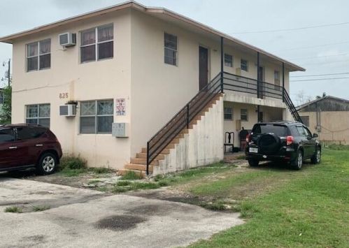 825 Avenue C Pl, Belle Glade, FL 33430-8302