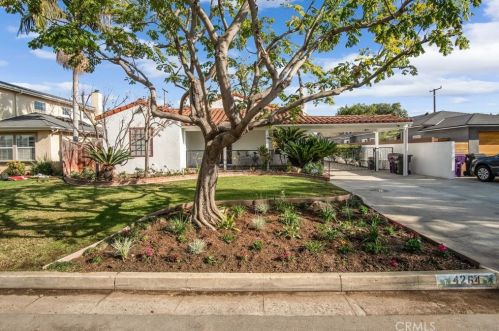 4264 Pepperwood Ave, Long Beach CA  90808-1534 exterior