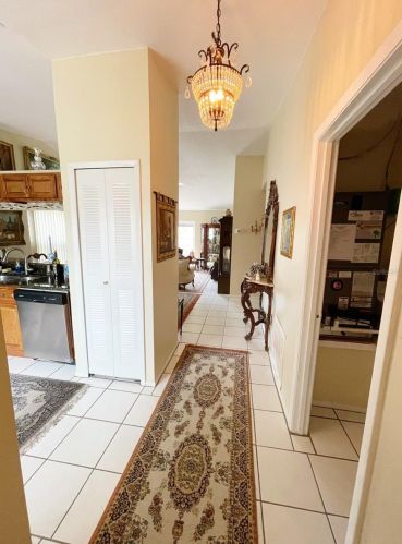 8949 Valencia Gardens Dr, Orlando, FL 32825-6438