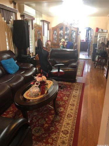 90-44 201st St, Jamaica, NY 11423-2108