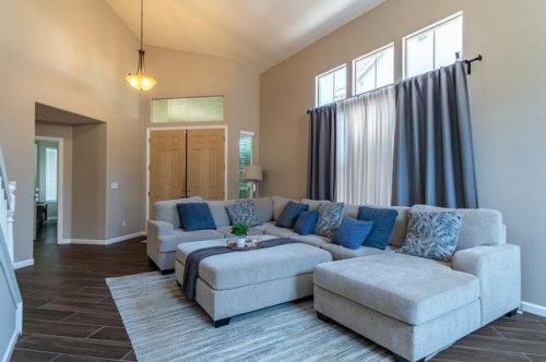 1664 Valley Oaks Dr, Gilroy, CA 95020-7749