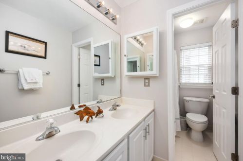 7226 Lyndam Hill Cir, Lorton VA  22079-4509 exterior