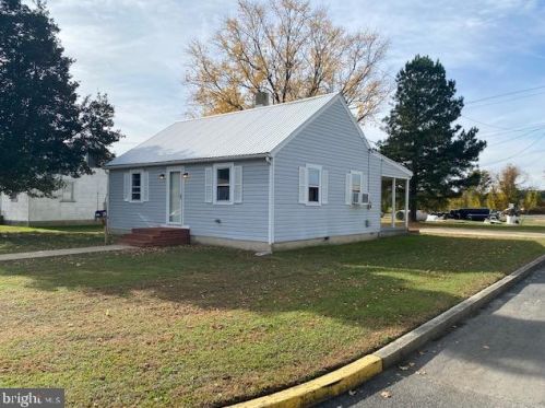 220 Oak Rd, Seaford, DE 19973-2028