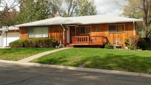 1206 Cedar St, Yreka, CA 96097-2210