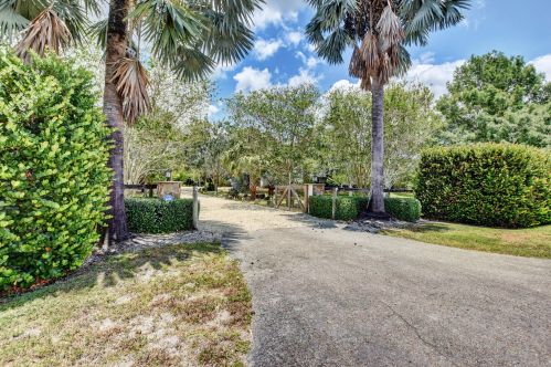 2504 Deer Run Trl, Town Of Loxahatchee Groves, FL 33470-2505