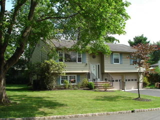 2 Troy Ct, Madison, NJ 07940-1215