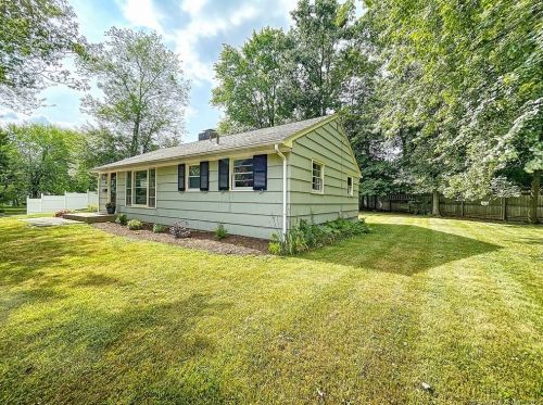 70 Ellsworth Dr, Bloomfield CT  06002-2845 exterior