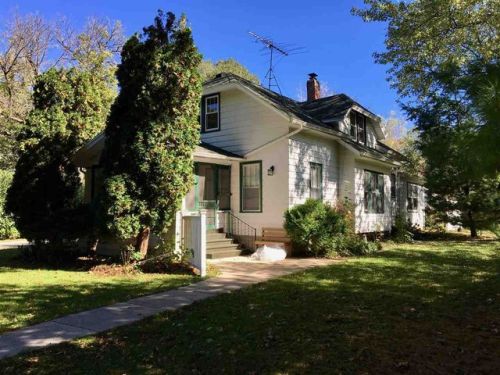 205 Lawn St, Cambridge, WI 53523-8901