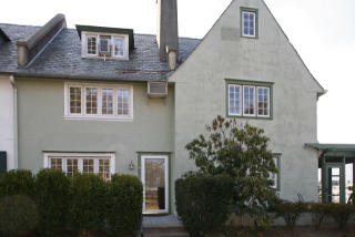 4 Beechtree Ln, Yonkers, NY 10708-1405