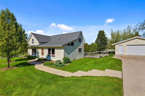4097 Hubertus Rd, Hubertus, WI 53033-9420