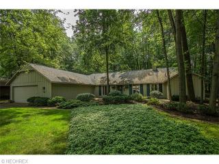 10711 Oak Branch Trl, Cleveland, OH 44149-2278