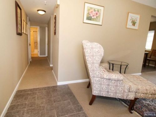 2904 Mark Twain Way, Mahwah NJ  07430-3429 exterior