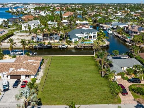 1387 Marlin Dr, Naples FL  34102-1530 exterior