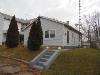 714 Oliver St, Rushville, IN 46173-1545
