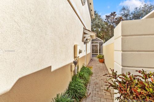 262 Fortuna Dr, West Palm Beach, FL 33410-4310