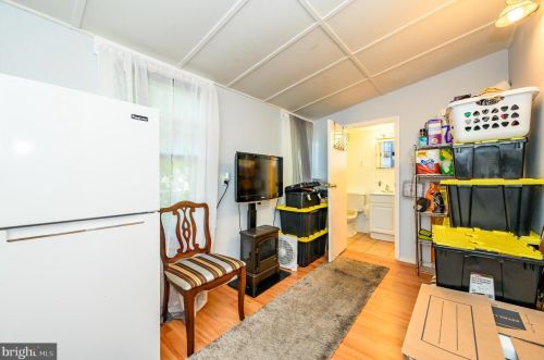 18 Barber Ave, West Deptford NJ  08096-2414 exterior