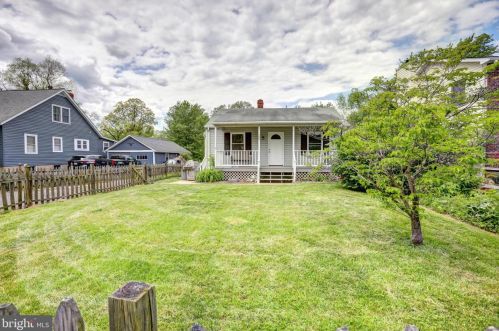 20 Loudoun St, Lovettsville VA  20180-8510 exterior