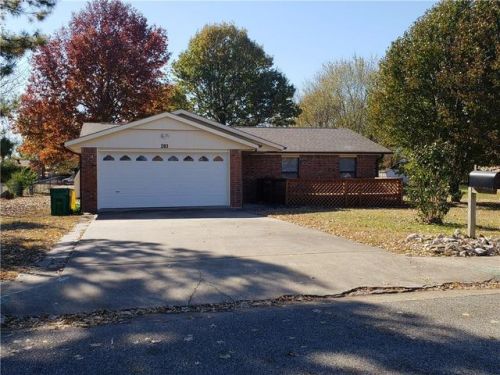 203 Wright Ave, Springdale, AR 72764-7163