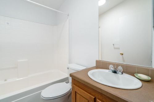 8108 B St, Windsor CA  95492-9321 exterior