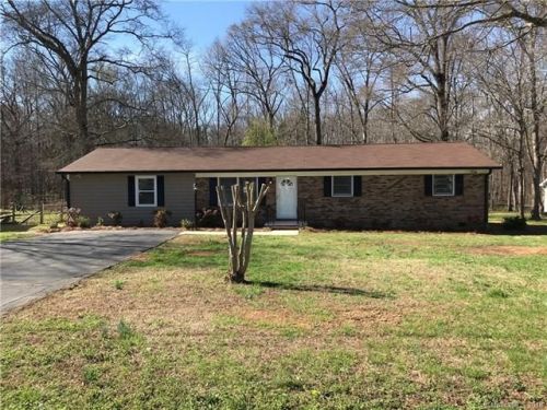 6230 Cambridge Dr, Harrisburg, NC 28075-9517