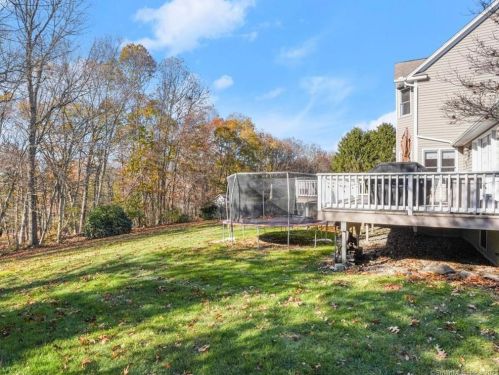 17 Roseview Ct, Bridgeport CT  06611-2078 exterior