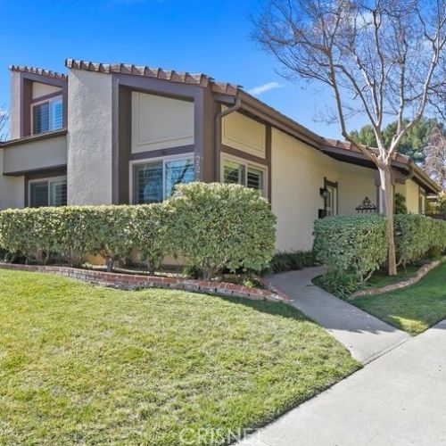 25797 Vista Fairways Dr, Santa Clarita, CA 91355-2817