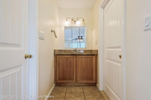 317 Pine St, Middletown NJ  07748-5545 exterior