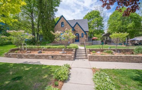 716 6th Ave, West Bend, WI 53095-3920