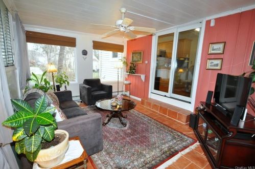 1 Maplewood Rd, Hartsdale NY  10530-1627 exterior