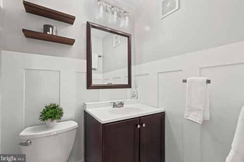 1937 Belmont Ridge Ct, Herndon VA  20191-5446 exterior