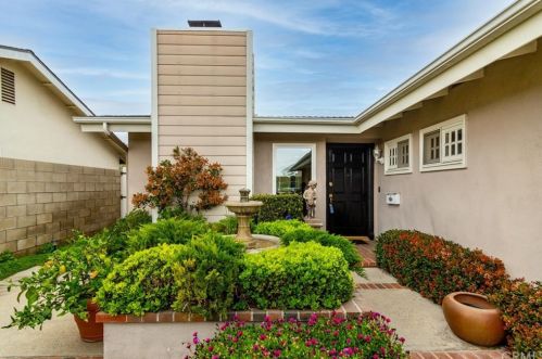 3571 Julian Ave, Long Beach CA  90808-3111 exterior