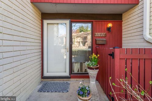 11131 Saffold Way, Herndon, VA 20190-3819