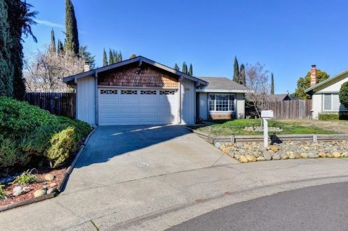 11029 Chemo River Ct, Rancho Cordova CA  95670-2703 exterior