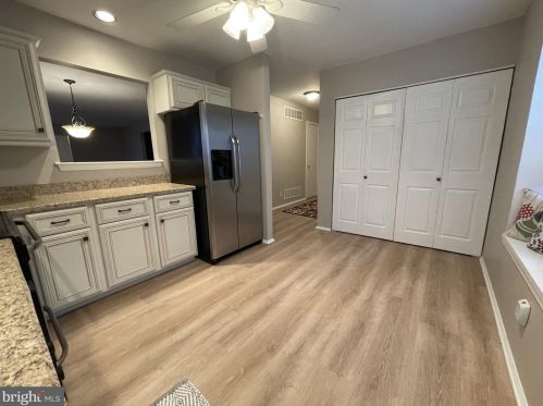 77 Lakebridge Dr, West Deptford NJ  08096-6720 exterior