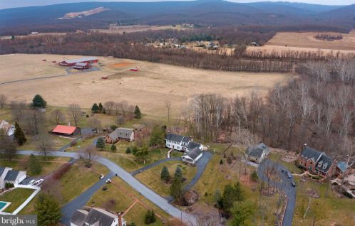 23 Yellowbreeches Rd, Carlisle PA  17015-9174 exterior