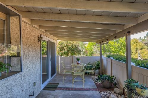 20046 Avenue Of The Oaks, Santa Clarita CA  91321-1361 exterior