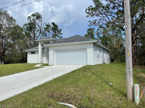 2808 14th St, Lehigh Acres, FL 33976-3032