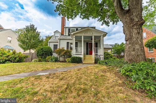 2836 Meadow Ln, Falls Church VA  22042-2321 exterior