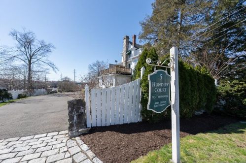 5 Hundley Ct, Stamford CT  06902-3923 exterior
