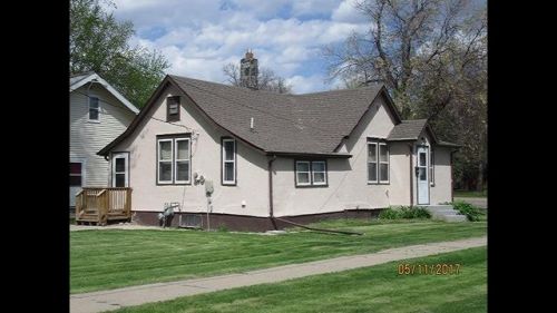 724 2nd Ave, Jamestown, ND 58401-3313