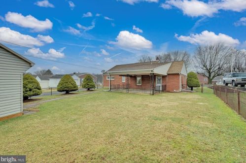 121 Lemon St, Ephrata PA  17522-2313 exterior