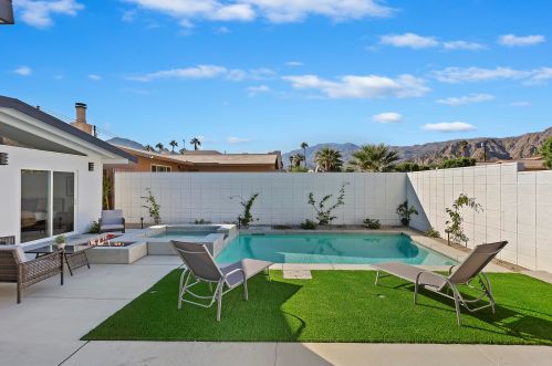 52152 Avenida Alvarado, La Quinta CA  92253-3229 exterior