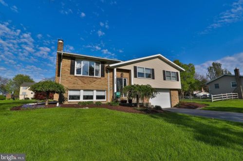 1528 Russett Rd, Orefield, PA 18069-9013