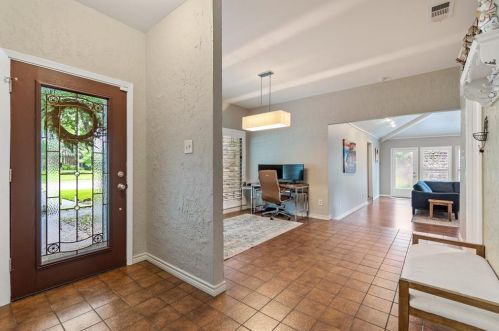 1207 Huntington Dr, Richardson TX  75080-2930 exterior