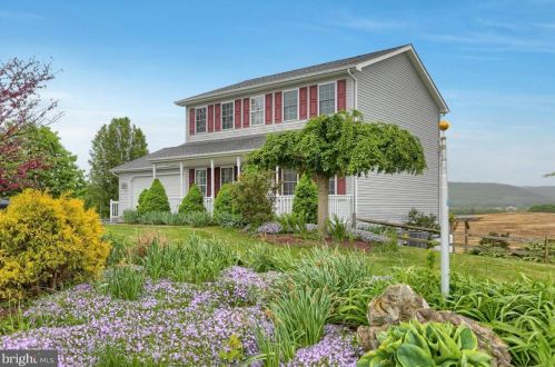 1 Fox Hollow Ln, Carlisle, PA 17015-7919