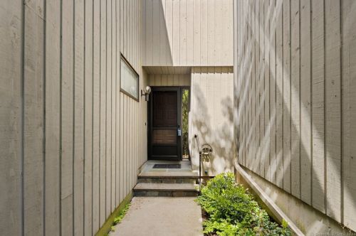 49 Whitney Gln, Westport, CT 06880-3701