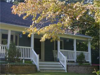 344 Rimmon Rd, New Haven, CT 06525-1329